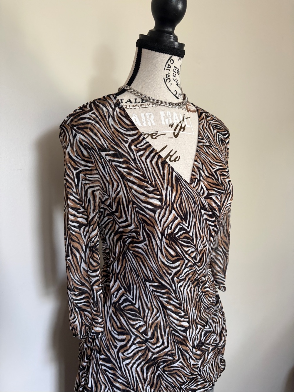 Y2K 100% Silk Tan Zebra Print Tie Back V-Neck Blouse | 2000s Luxury Office Siren - Picture 2 of 13